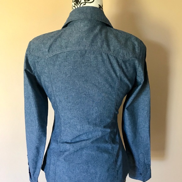 💕SALE💕NEW LOOK TOP - Picture 3 of 5